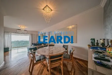 Apartamento com 3 Quartos à venda, 198m² no Vila Ipojuca, São Paulo