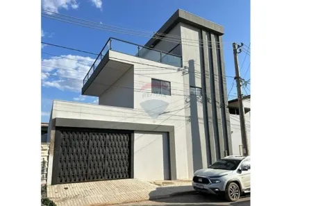 Sobrado com 4 Quartos à venda, 174m² no Santa Luzia, Barreiras