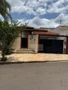 Casa com 3 Quartos à venda, 160m² no Jardim Jequitibá, Marília
