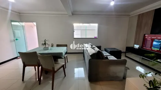 Casa com 3 Quartos à venda, 146m² no Jardim Karaíba, Uberlândia