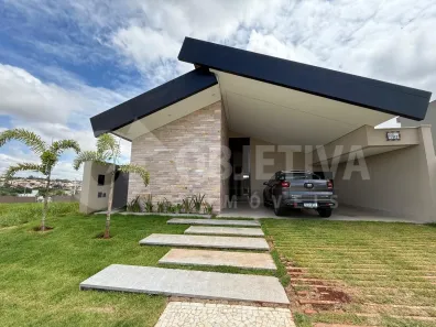 Casa de Condomínio com 3 Quartos à venda, 210m² no Gávea, Uberlândia