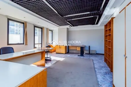 Sala Comercial para alugar, 82m² no Três Figueiras, Porto Alegre