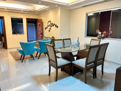 Casa com 3 Quartos à venda, 150m² no Cabral, Contagem