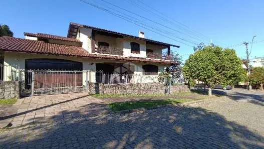 Casa com 6 Quartos para alugar, 302m² no Vila Verde, Caxias do Sul
