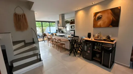 Casa com 3 Quartos à venda, 141m² no Rio Tavares, Florianópolis