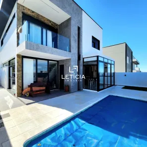 Casa com 4 Quartos à venda, 275m² no Tomazetti, Santa Maria