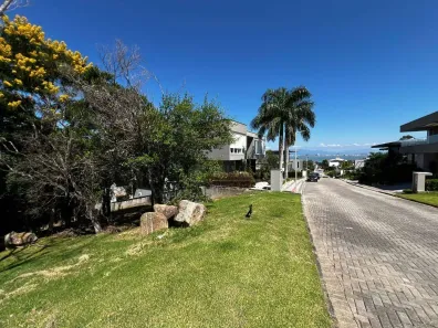 Lote/Terreno à venda, 812m² no Cacupé, Florianópolis