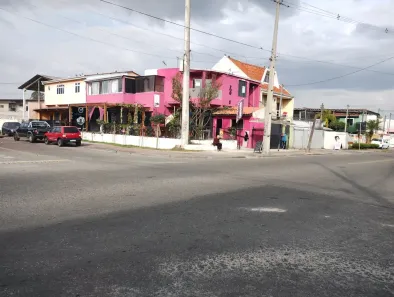 Casa com 2 Quartos para alugar, 70m² no Cajuru, Curitiba
