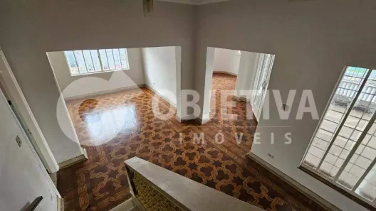 Casa com 3 Quartos à venda, 300m² no Centro, Uberlândia