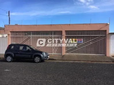 Casa com 3 Quartos para alugar, 10m² no Brasil, Uberlândia