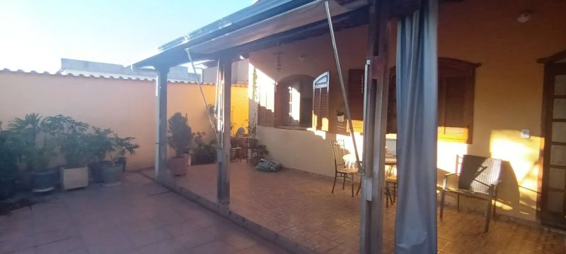 Casa com 3 quartos — Jardim Guanabara, Belo Horizonte