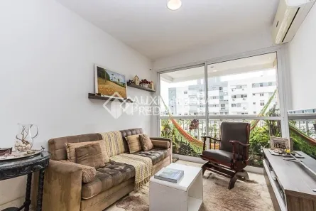 Apartamento com 2 Quartos à venda, 68m² no Passo da Areia, Porto Alegre