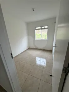 Apartamento com 2 Quartos para alugar, 43m² no Três Poços, Volta Redonda