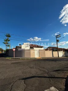 Casa com 3 Quartos para alugar, 160m² no Centro, Araraquara