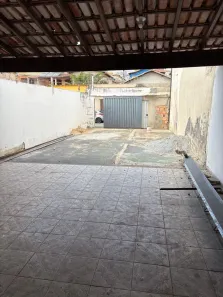 Casa com 2 Quartos para alugar, 70m² no Arvoredo, Contagem