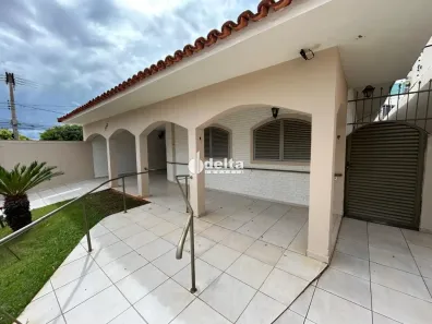 Ponto Comercial com 6 Quartos à venda, 289m² no Tabajaras, Uberlândia