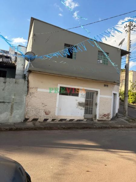 Casa com 2 quartos — Sagrada Família, Belo Horizonte