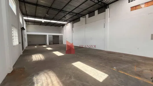 Galpão/Depósito/Armazém para alugar, 275m² no São Judas, Itajaí