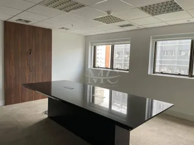 Sala Comercial para alugar, 220m² no Vila Nova Conceição, São Paulo