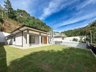 Casa com 4 Quartos para alugar, 230m² no Quebra Frascos, Teresópolis