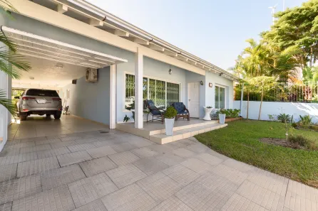 Casa com 3 Quartos à venda, 350m² no Tristeza, Porto Alegre