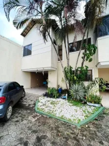 Sobrado com 4 Quartos à venda, 240m² no Santa Genoveva, Goiânia
