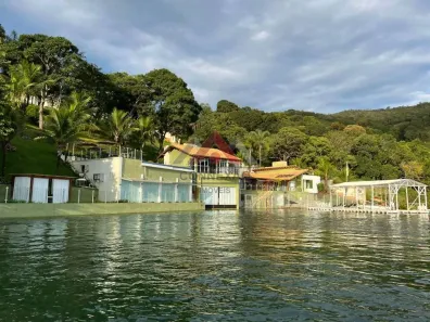 Fazenda/Sítio com 8 Quartos à venda, 850m² no Zona Rural,