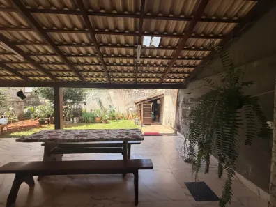 Casa com 3 Quartos à venda, 230m² no Parque das Flores, Goiânia