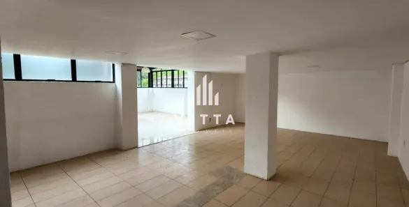 Ponto Comercial para alugar, 250m² no Quitandinha, Petrópolis