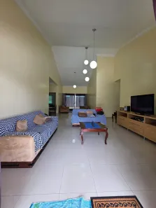 Casa com 3 Quartos para alugar, 450m² no Aleixo, Manaus