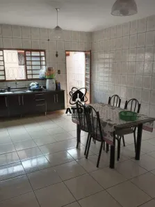Casa com 3 Quartos para alugar, 180m² no Residencial Paraíso, Taubaté