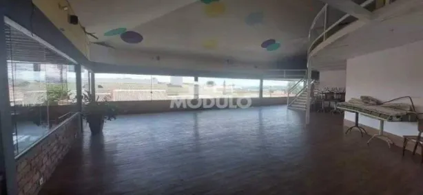 Prédio Comercial para alugar, 300m² no Fundinho, Uberlândia
