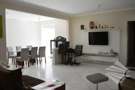 Imóvel Comercial com 3 Quartos para alugar, 300m² no Jardim Independência, Taubaté