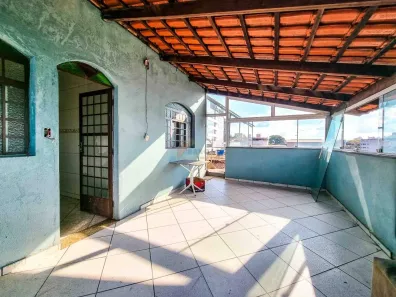 Casa com 4 Quartos à venda, 400m² no Niterói, Divinópolis
