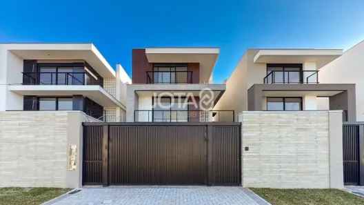 Casa com 4 Quartos à venda, 247m² no Vista Alegre, Curitiba