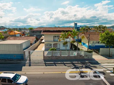 Sobrado com 3 Quartos à venda, 200m² no Fátima, Joinville