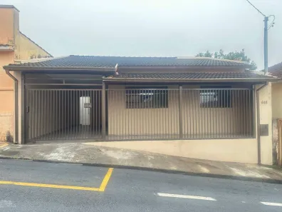 Casa com 2 Quartos para alugar, 128m² no Centro, Pouso Alegre