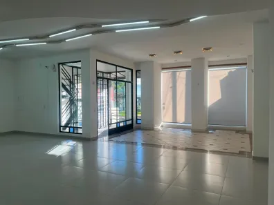 Ponto Comercial para alugar, 370m² no Vitória, Londrina