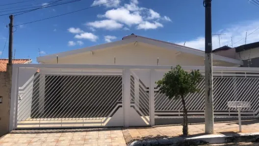 Casa com 3 Quartos para alugar, 200m² no Jardim Cavallari, Marília