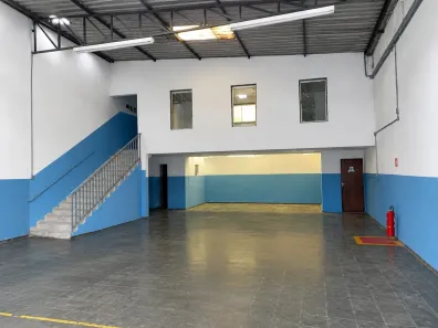 Galpão/Depósito/Armazém para alugar, 350m² no Jardim Bom Pastor, Santo André