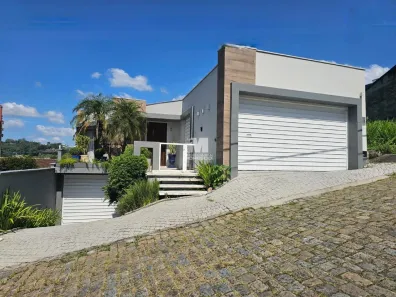 Casa com 3 Quartos à venda, 240m² no Centro I, Brusque