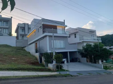 Casa com 3 Quartos à venda, 300m² no Fazenda Rodeio, Mogi das Cruzes