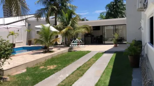 Casa com 3 Quartos para alugar, 280m² no Centro-Sul, Cuiabá