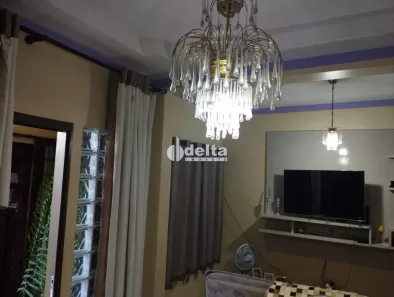 Casa com 4 Quartos para alugar, 300m² no Martins, Uberlândia