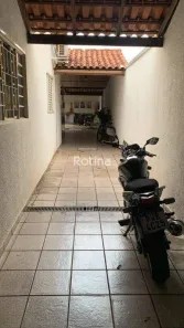 Casa com 3 Quartos à venda, 228m² no Segismundo Pereira, Uberlândia