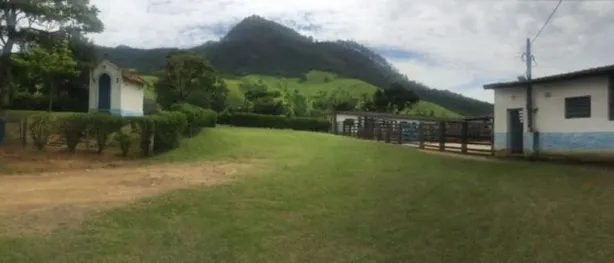 Fazenda/Sítio com 2 Quartos à venda, 100m² no Centro, Cruzeiro