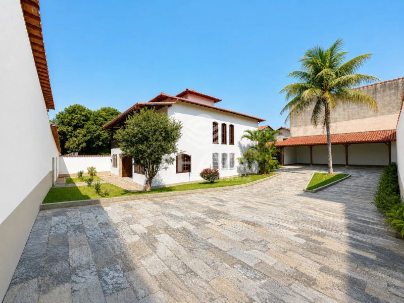 Casa com 8 quartos — Santa Mônica, Belo Horizonte