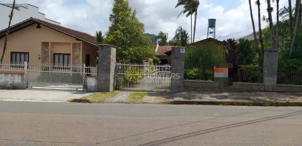 Lote/Terreno à venda, 650m² no Iririú, Joinville
