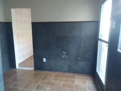 Casa com 1 Quarto para alugar, 60m² no Paraíso, São Gonçalo