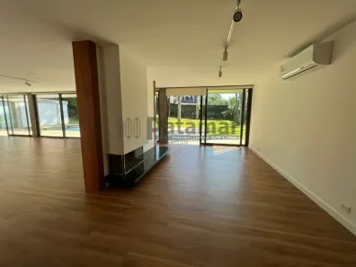 Sobrado com 5 Quartos para alugar, 1070m² no Jardim Everest, São Paulo